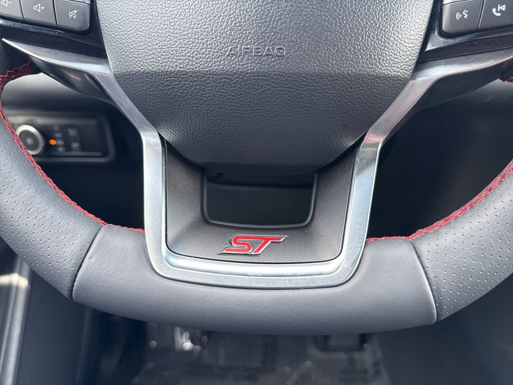 2025 Ford Explorer ST photo 29