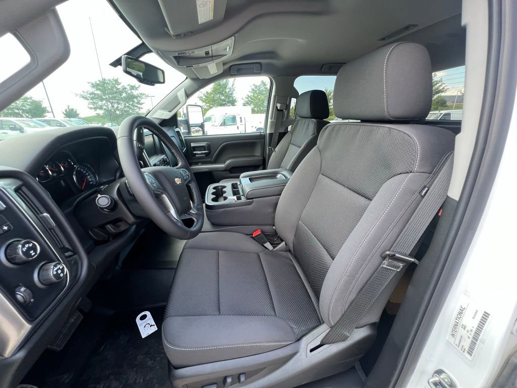 2023 Chevrolet Silverado 5500HD LT photo 13