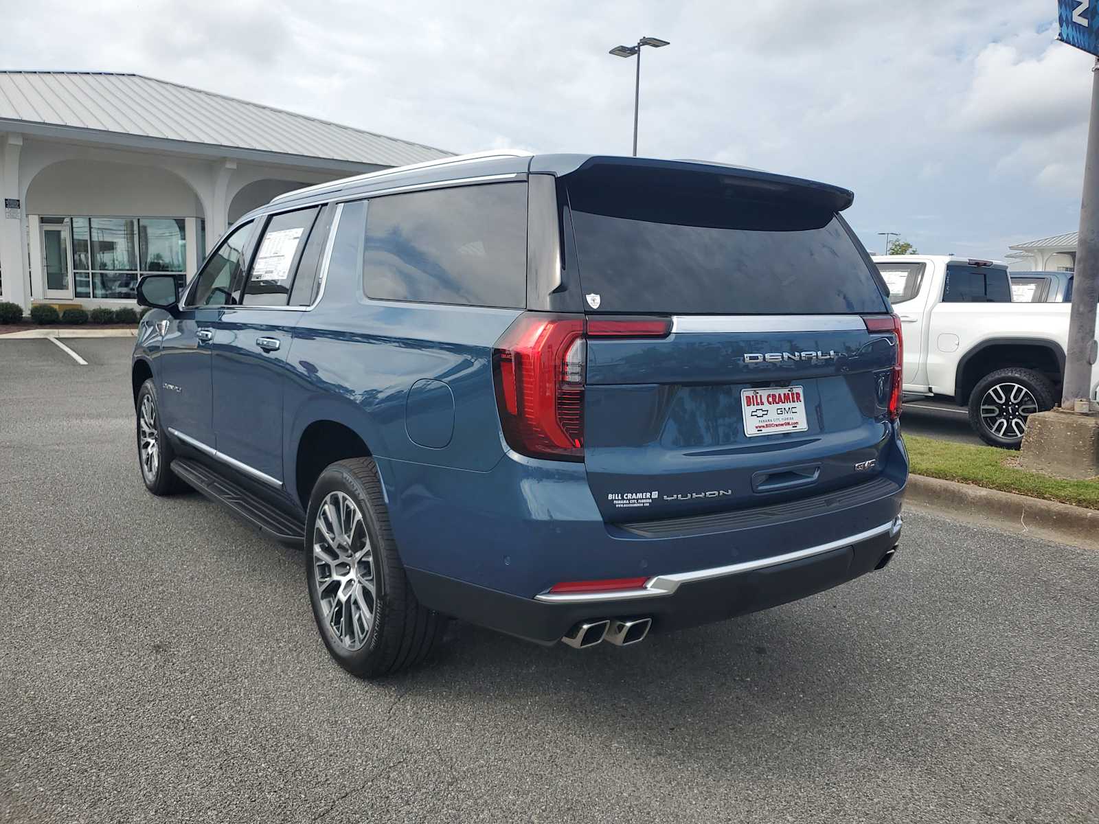 2025 Gmc Yukon XL Denali photo 3