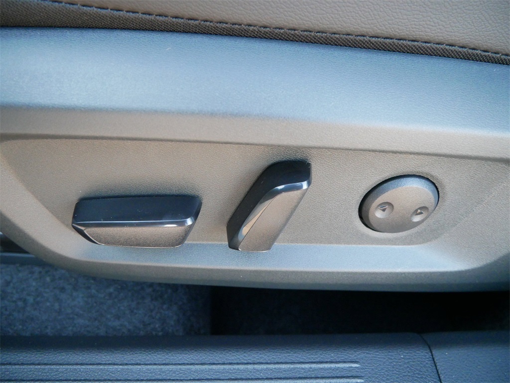 2026 Nissan Rogue AWD photo 13