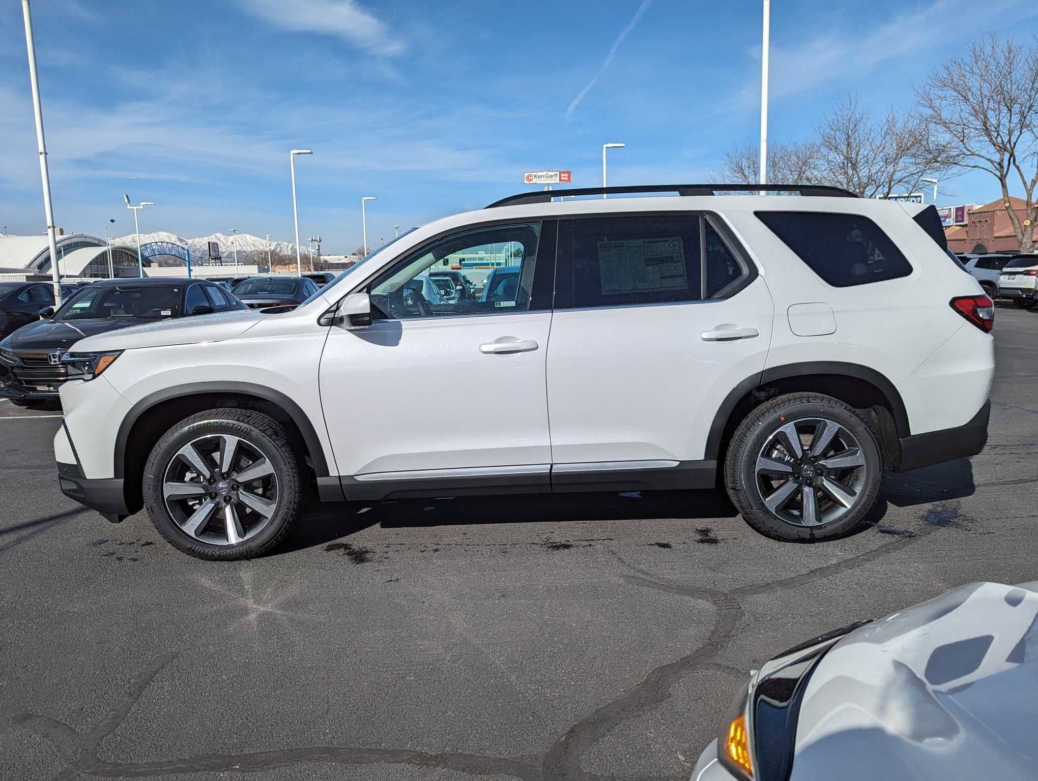 2025 Honda Pilot Touring photo 5