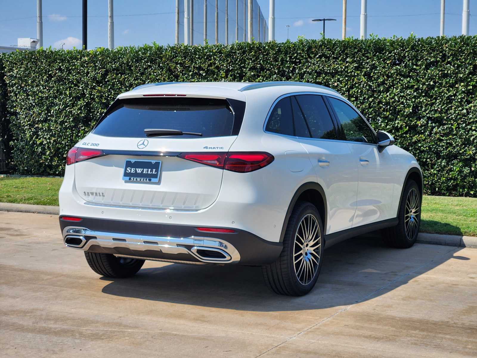 2026 Mercedes Benz GLC 300 4MATIC photo 3