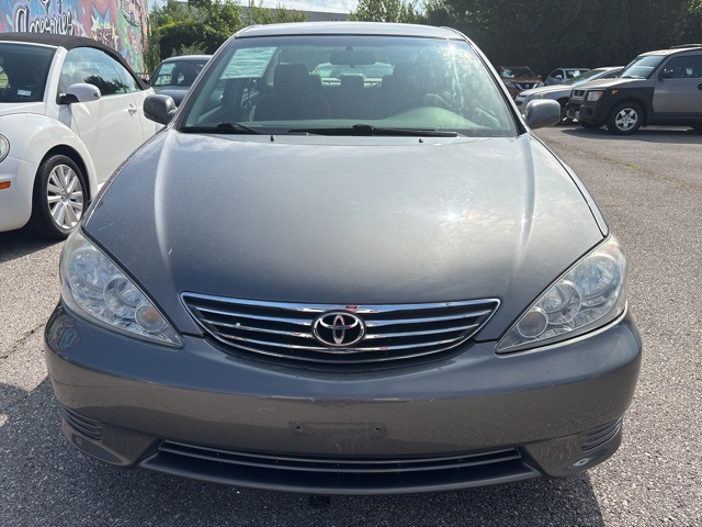 2005 Toyota Camry LE photo 2