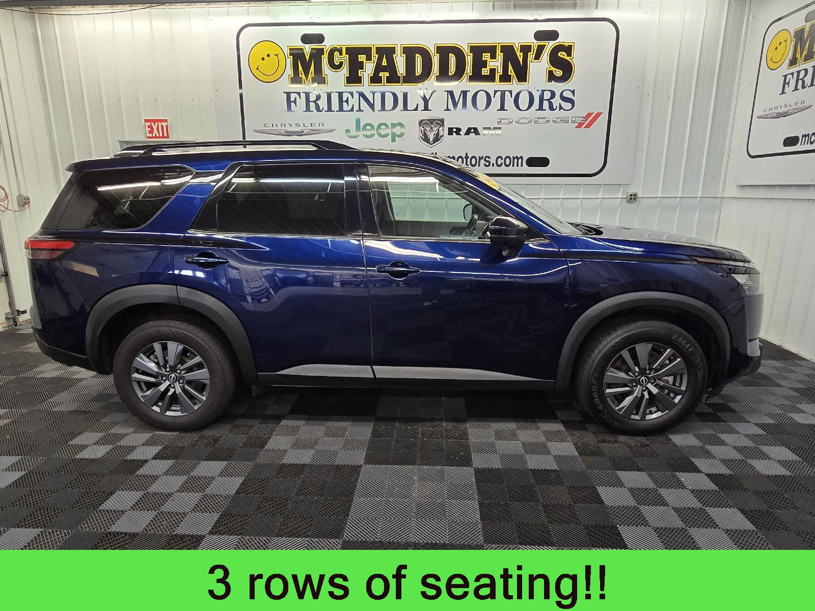 2023 Nissan Pathfinder SV's photo