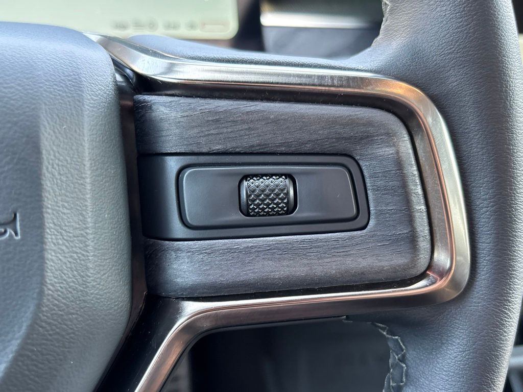 2024 Rivian R1S Adventure photo 17