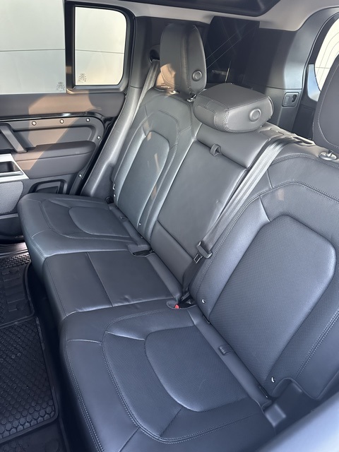 2024 Land Rover Defender 110 S photo 29