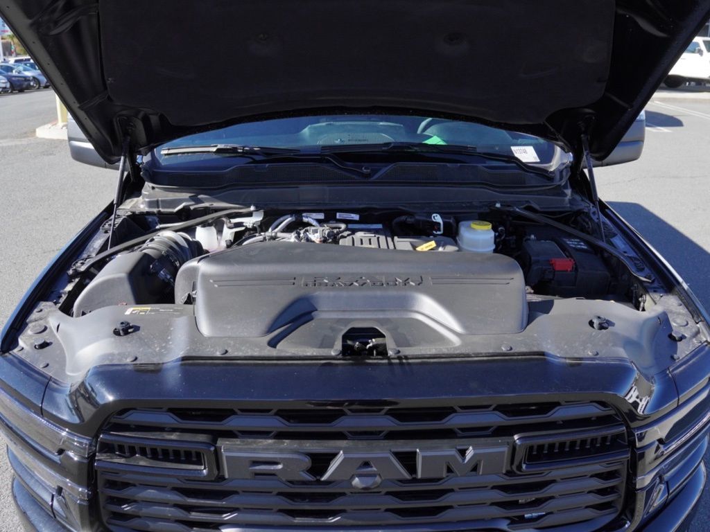 New 2026 Diamond Black Crystal Pearl-Coat Exterior Paint RAM Big Horn Night Edition image 28