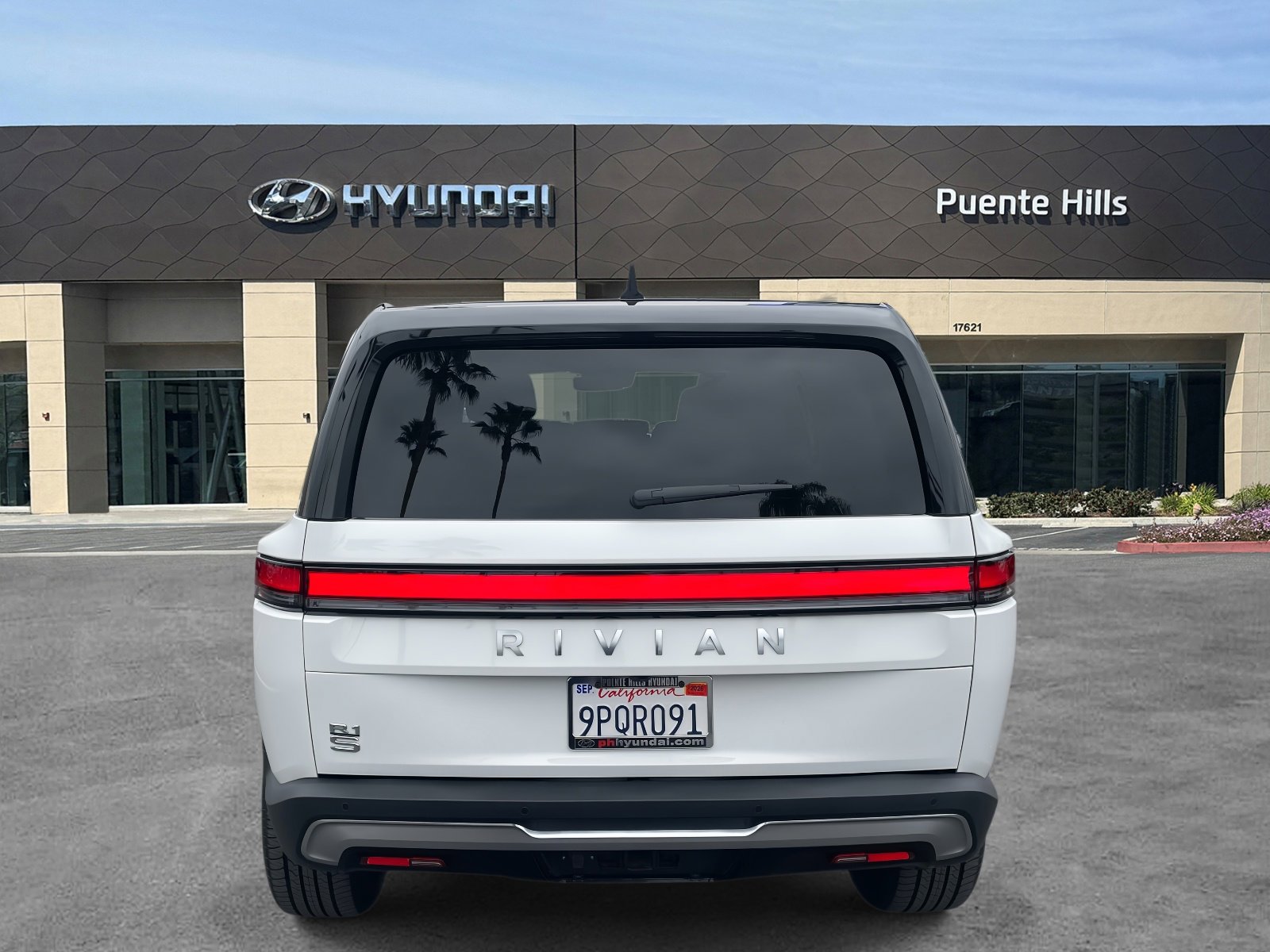 2025 Rivian R1S Adventure photo 5