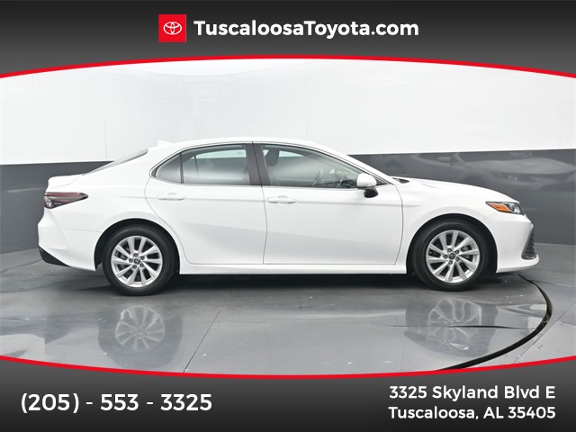 2024 Toyota Camry LE's photo