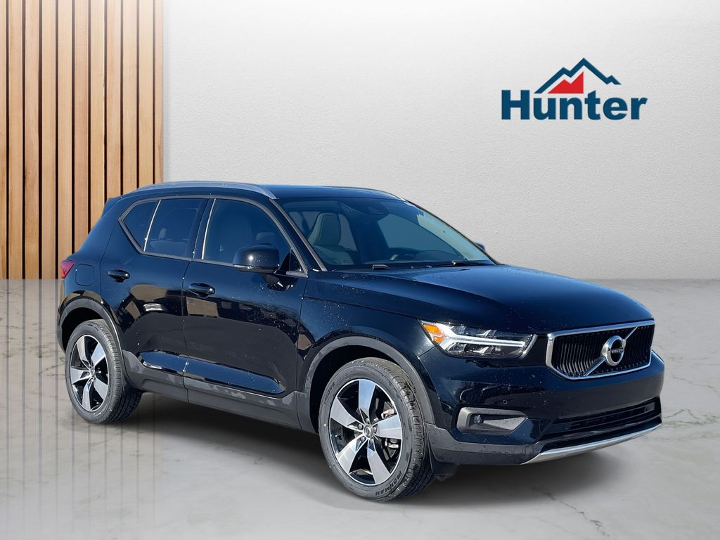 2021 Volvo XC40 Momentum