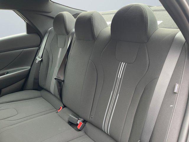 2025 Hyundai Elantra SEL Sport photo 12