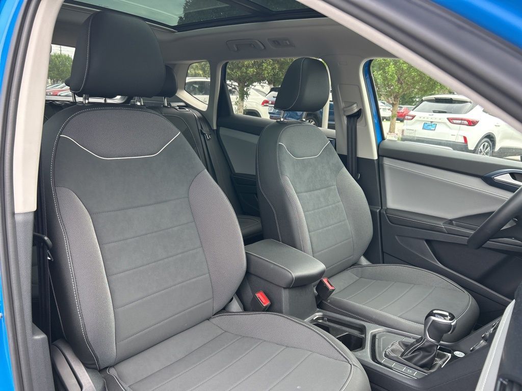 2024 Volkswagen Taos SE photo 39