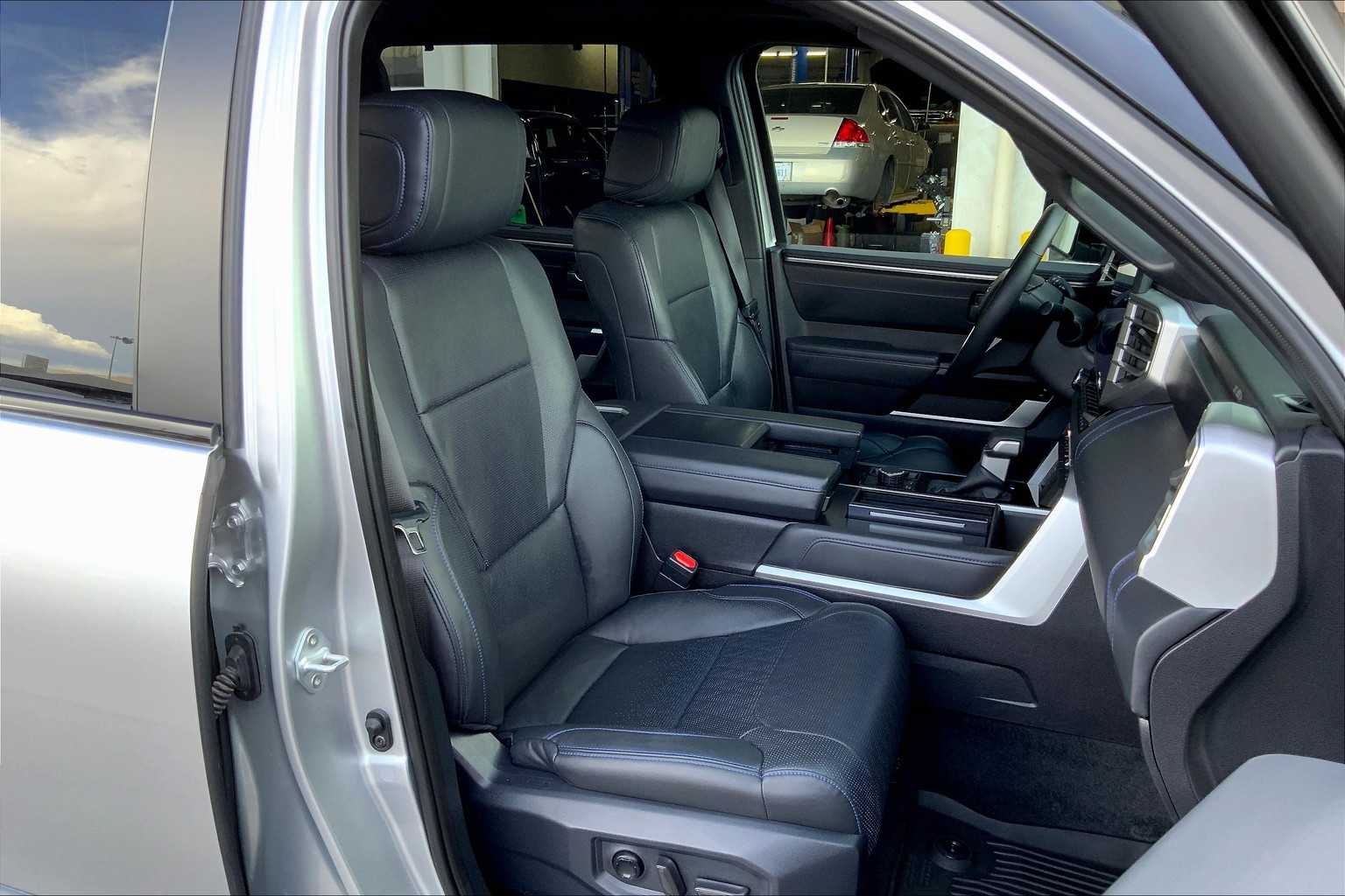 2025 Toyota Tundra Platinum CrewMax photo 8