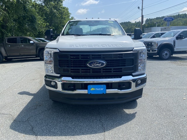 2025 Ford F-250 photo 2