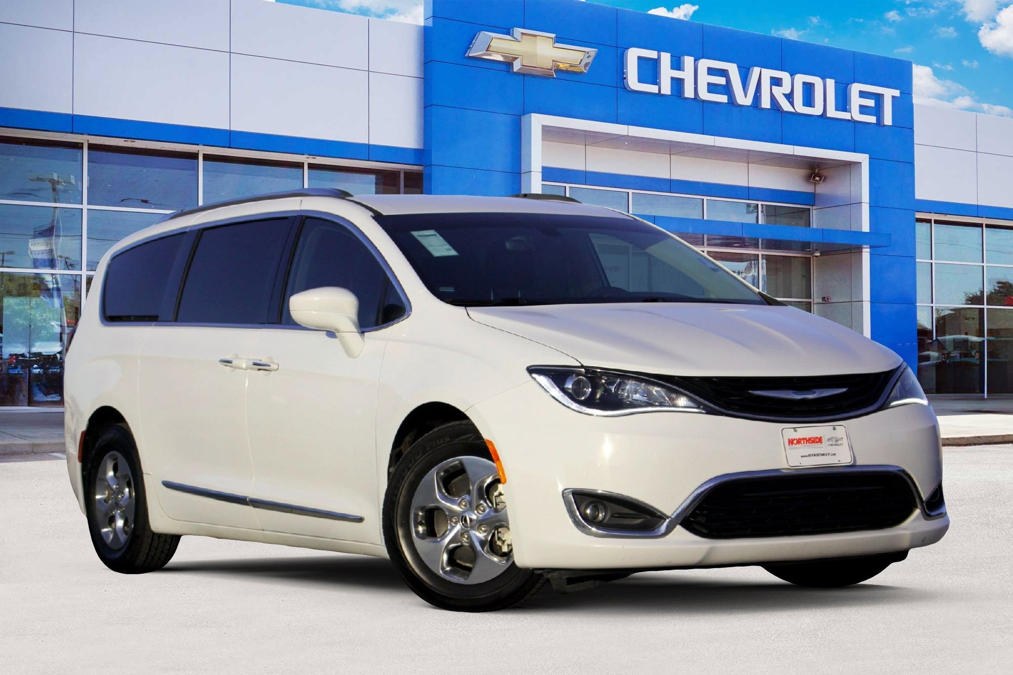 2018 Chrysler Pacifica Hybrid Touring L's photo