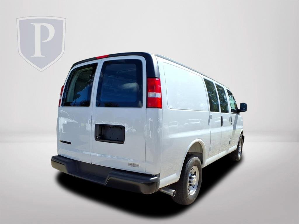 2025 Chevrolet Express 2500 Cargo photo 4