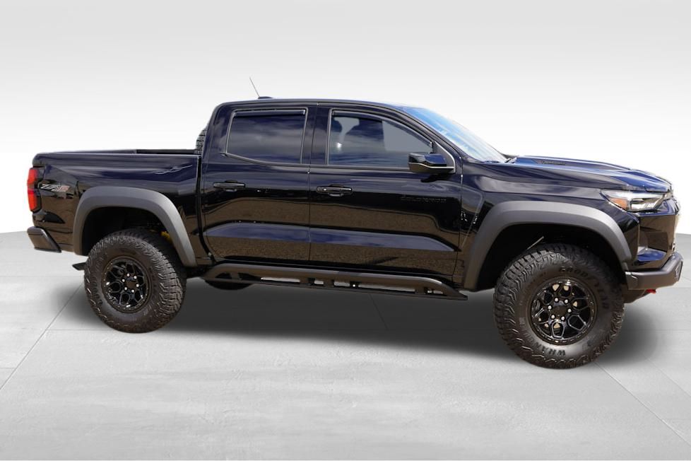 2025 Chevrolet Colorado ZR2 photo 3