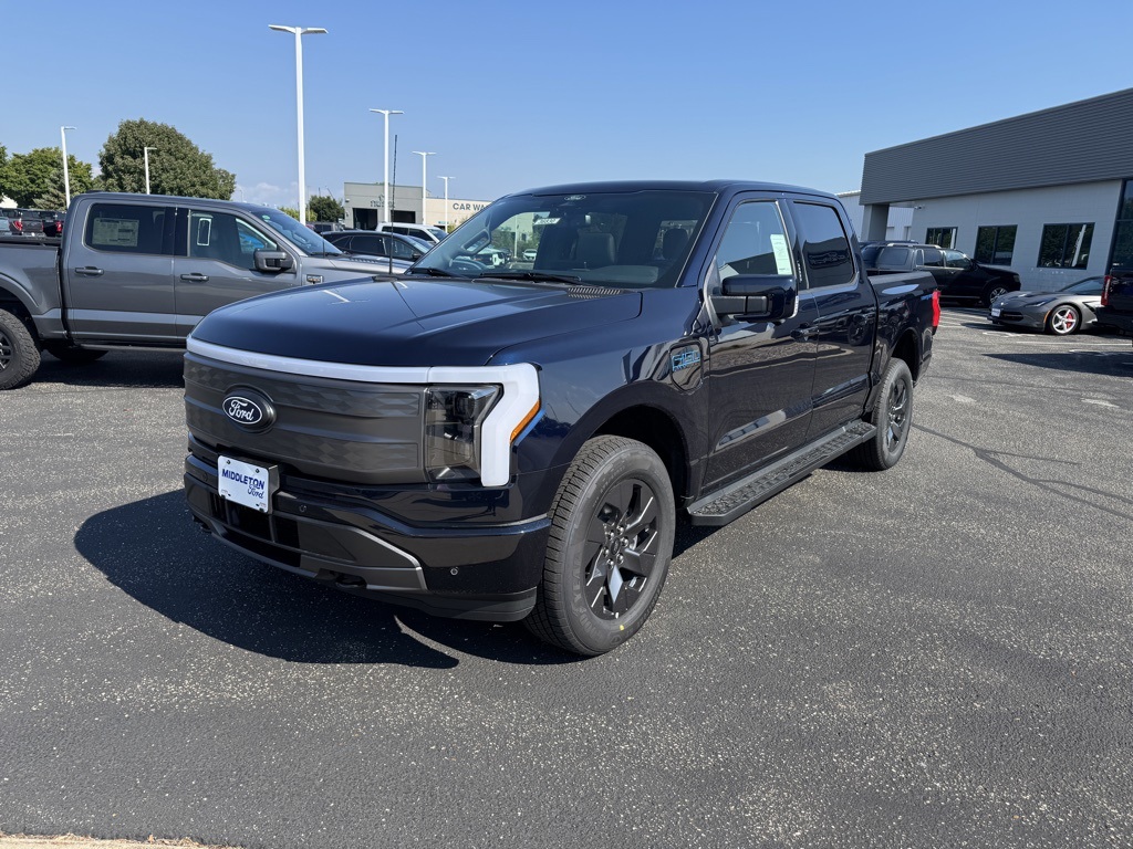 2025 Ford F-150 Lightning Lariat photo 5