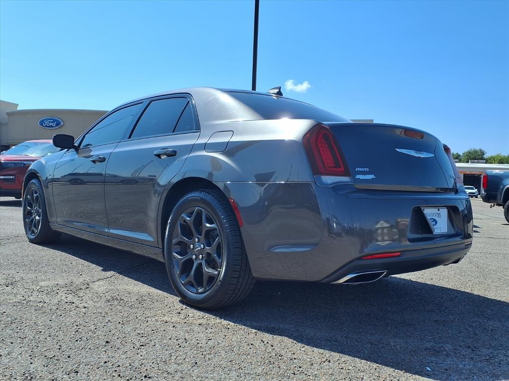 2019 Chrysler 300 S photo 2