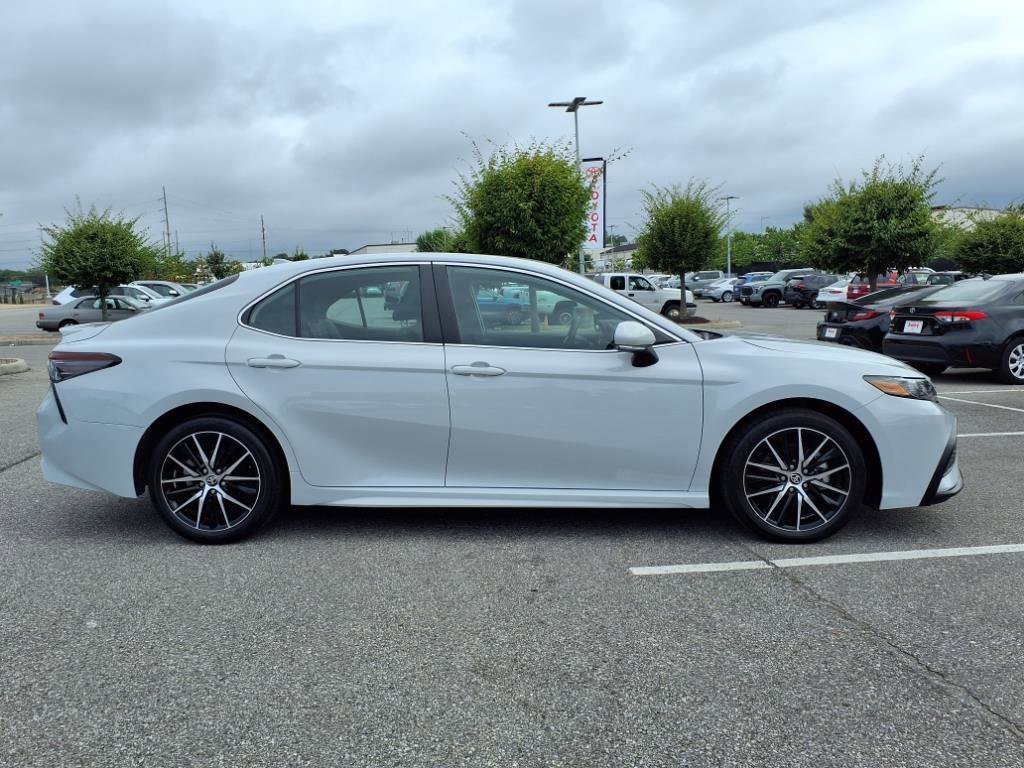 2024 Toyota Camry SE photo 3