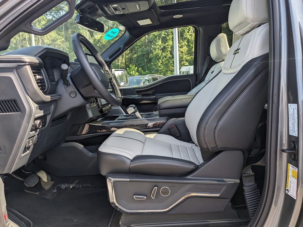 2025 Ford F-150 Lightning Platinum photo 21