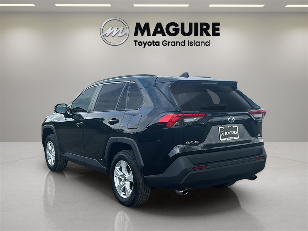 2021 Toyota RAV4 Hybrid XLE photo 3