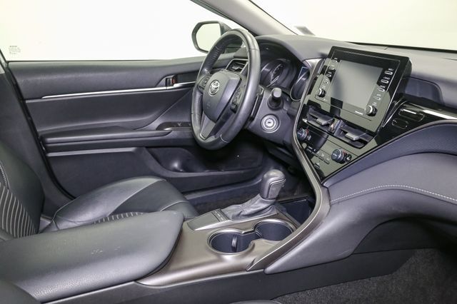 2022 Toyota Camry SE photo 17