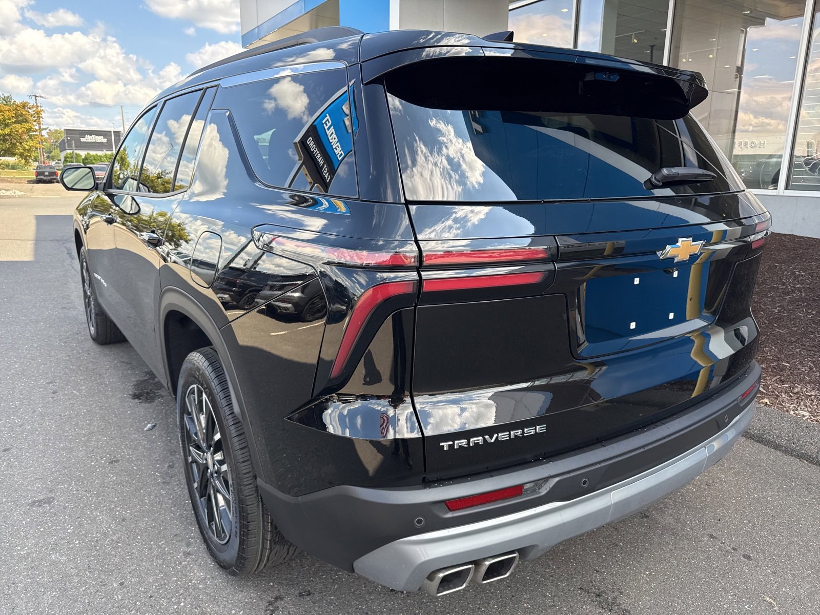 2026 Chevrolet Traverse photo 4
