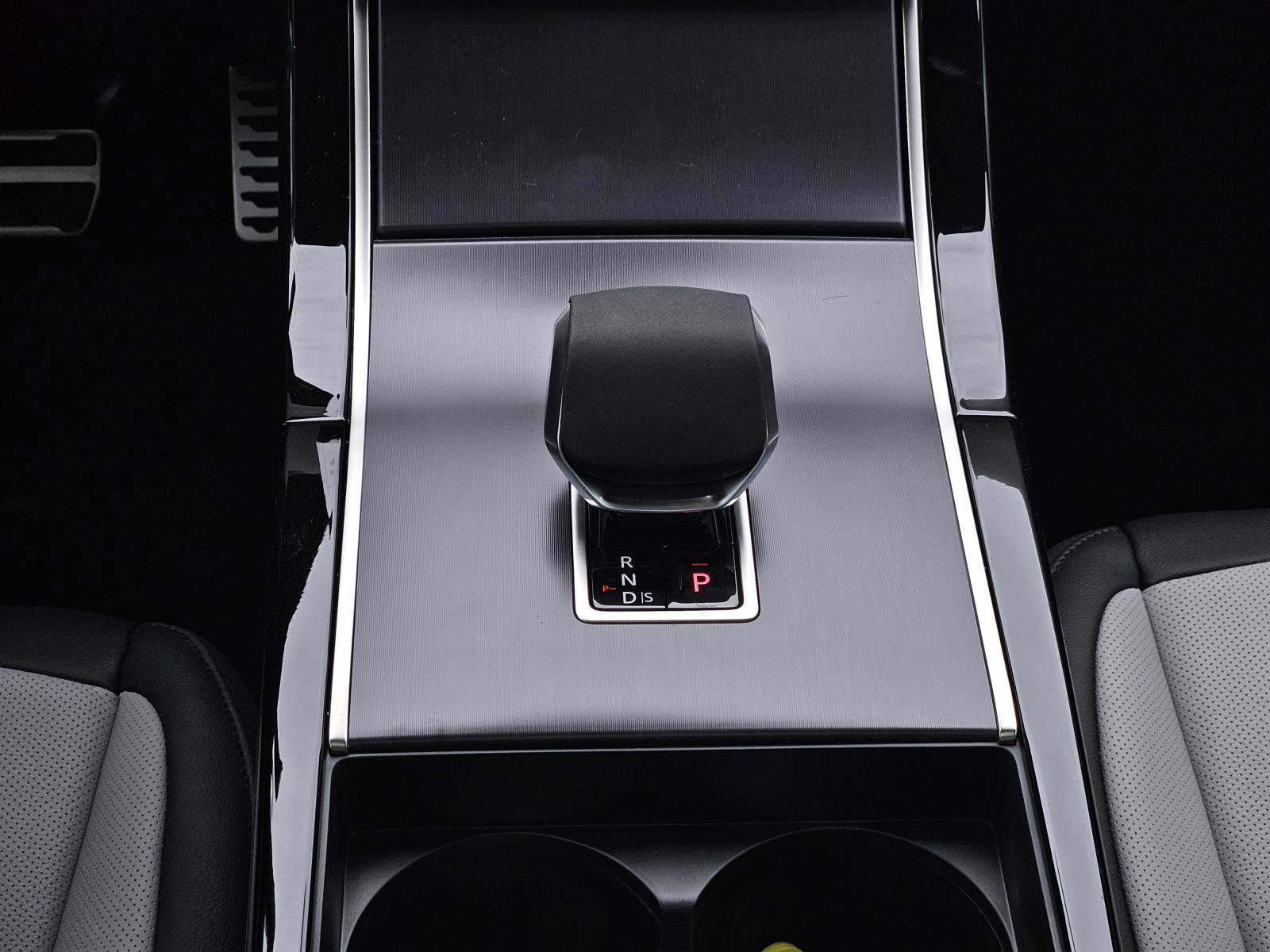 2026 Land Rover Range Rover Evoque Dynamic SE photo 34