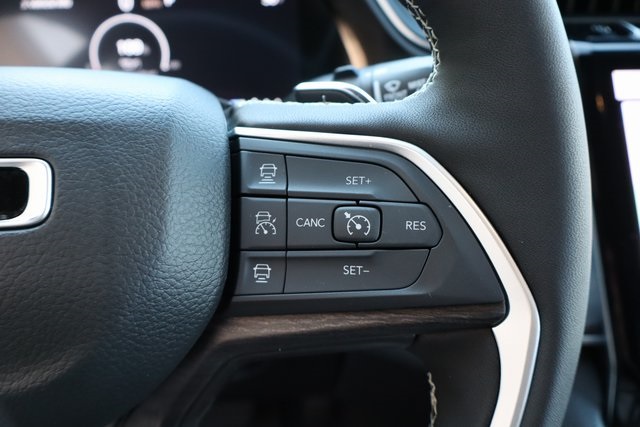 2025 Jeep Grand Cherokee Limited photo 14