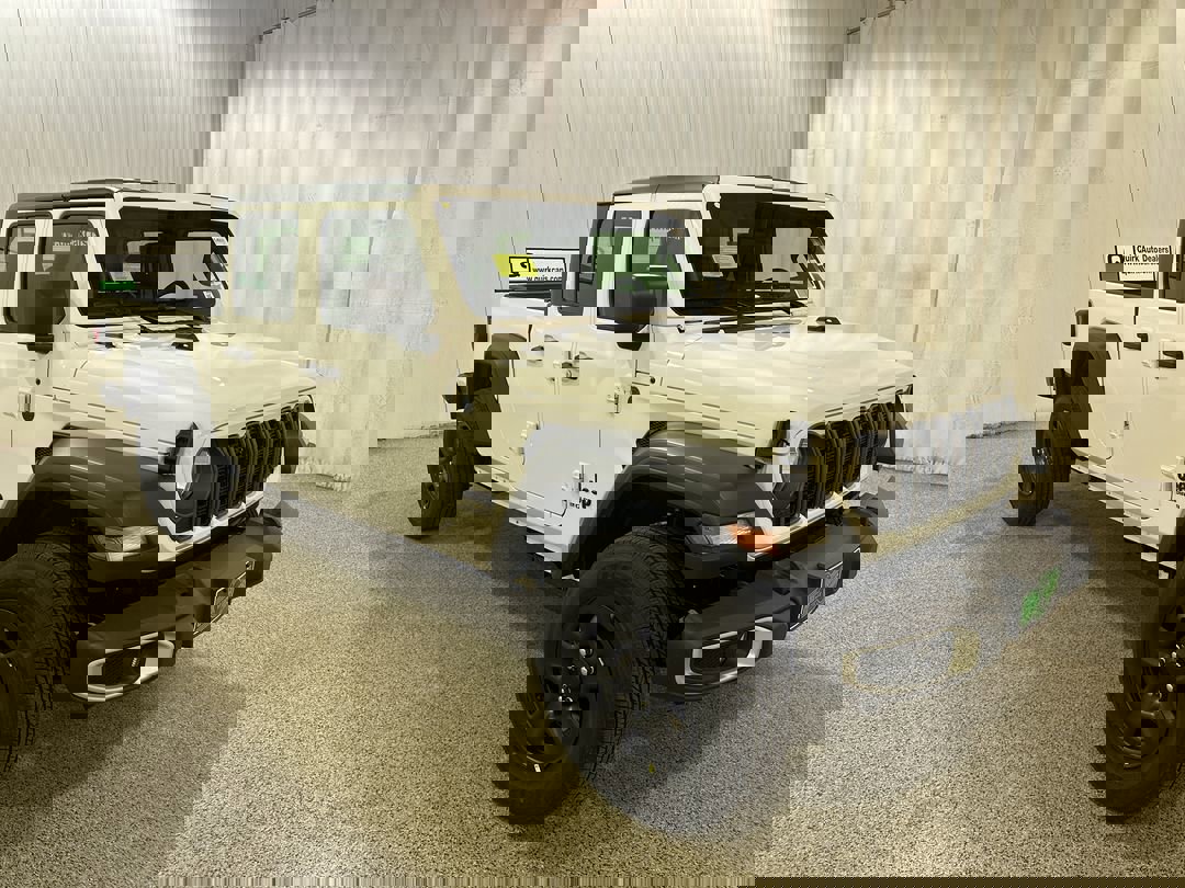 2026 Jeep Gladiator Sport's photo