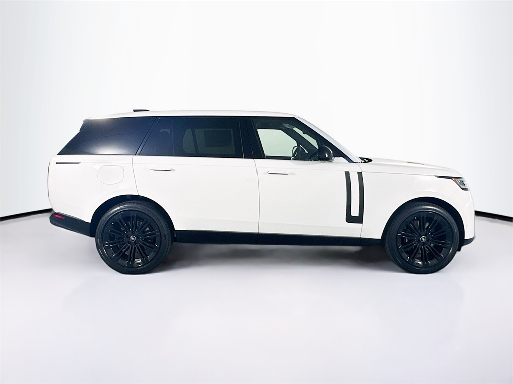 2025 Land Rover Range Rover SE photo 4