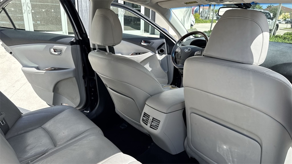 2011 Lexus ES 350 photo 30