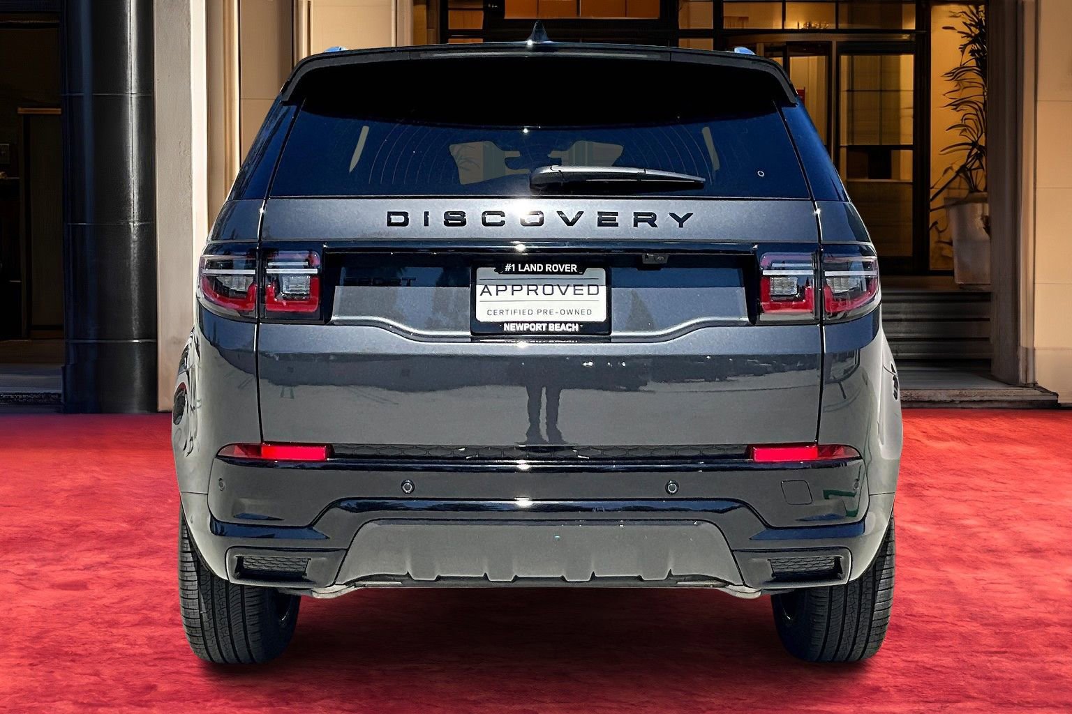 2025 Land Rover Discovery Sport Dynamic SE photo 3