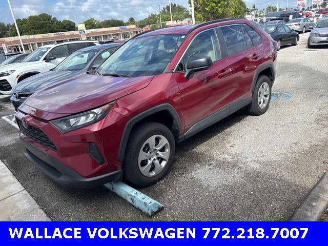 2021 Toyota RAV4 LE photo 3