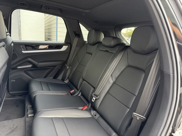 2025 Porsche Cayenne Base photo 22