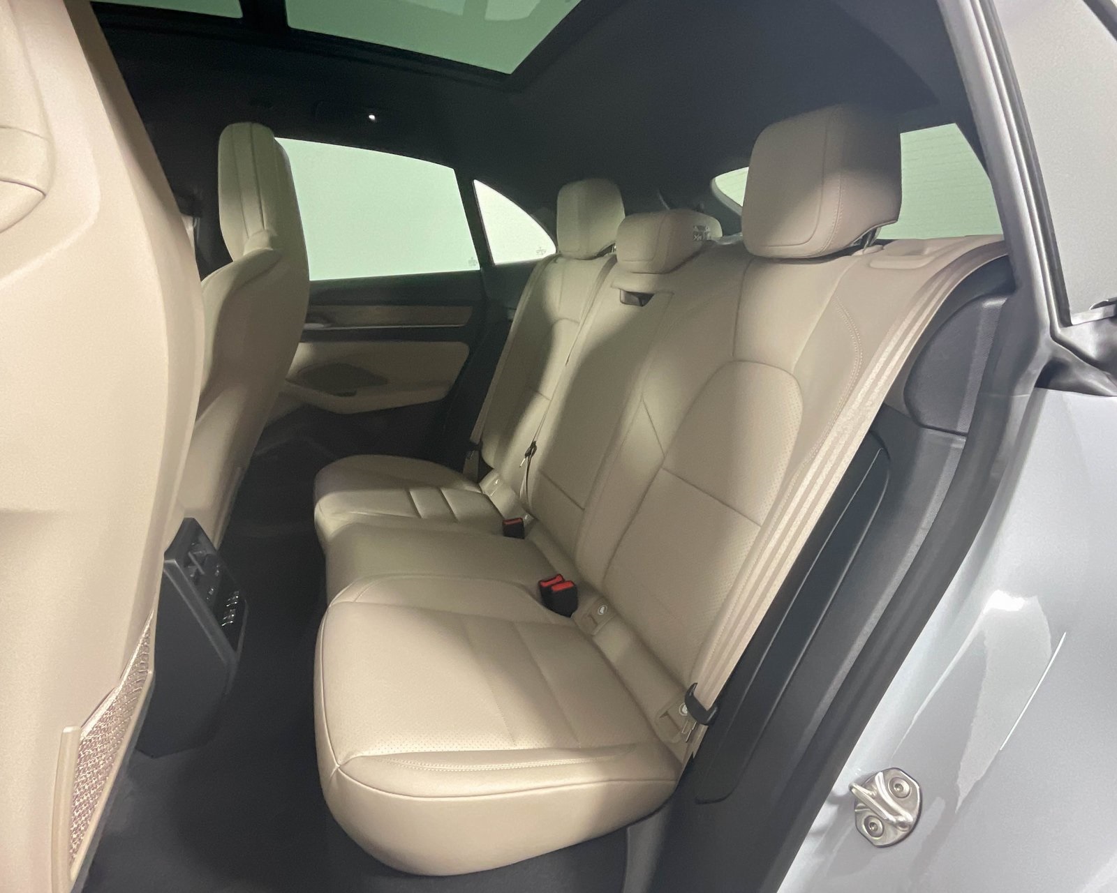 2025 Porsche Macan Electric photo 25