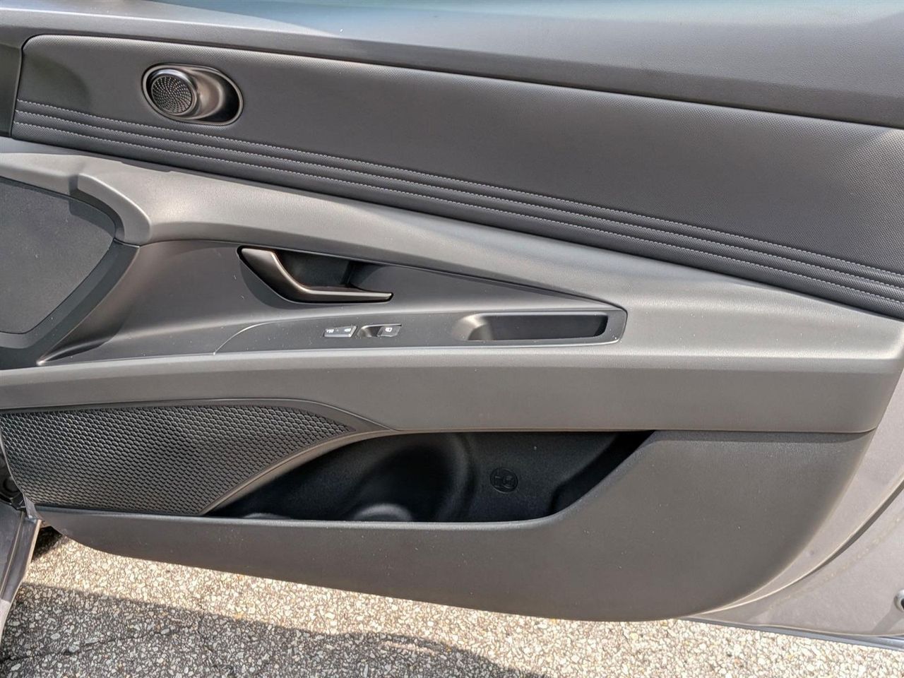 2025 Hyundai Elantra SEL Sport photo 30