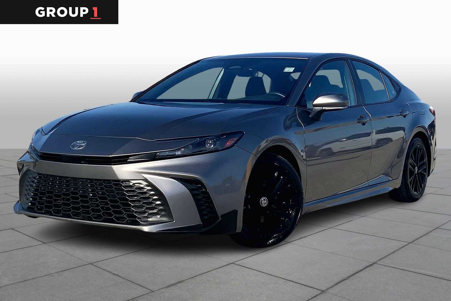 2025 Toyota Camry SE's photo