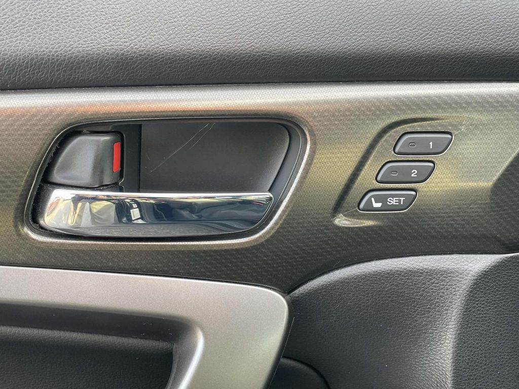 2016 Honda Accord Touring photo 4