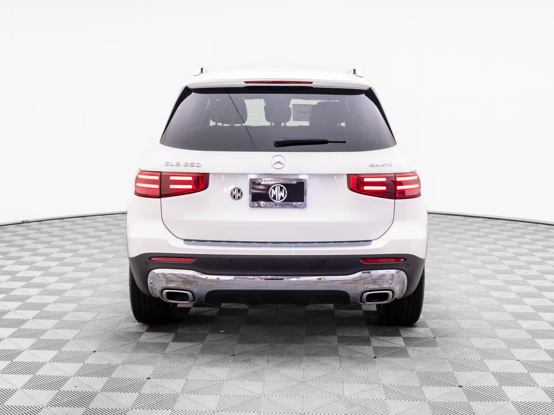 2025 Mercedes Benz GLB 250 4MATIC photo 4