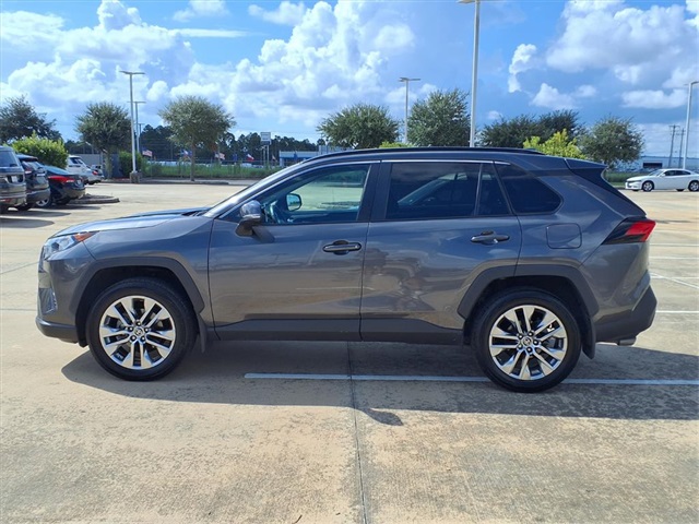 2021 Toyota RAV4 XLE Premium photo 13