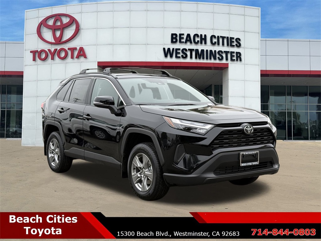 2025 Toyota RAV4 XLE's photo