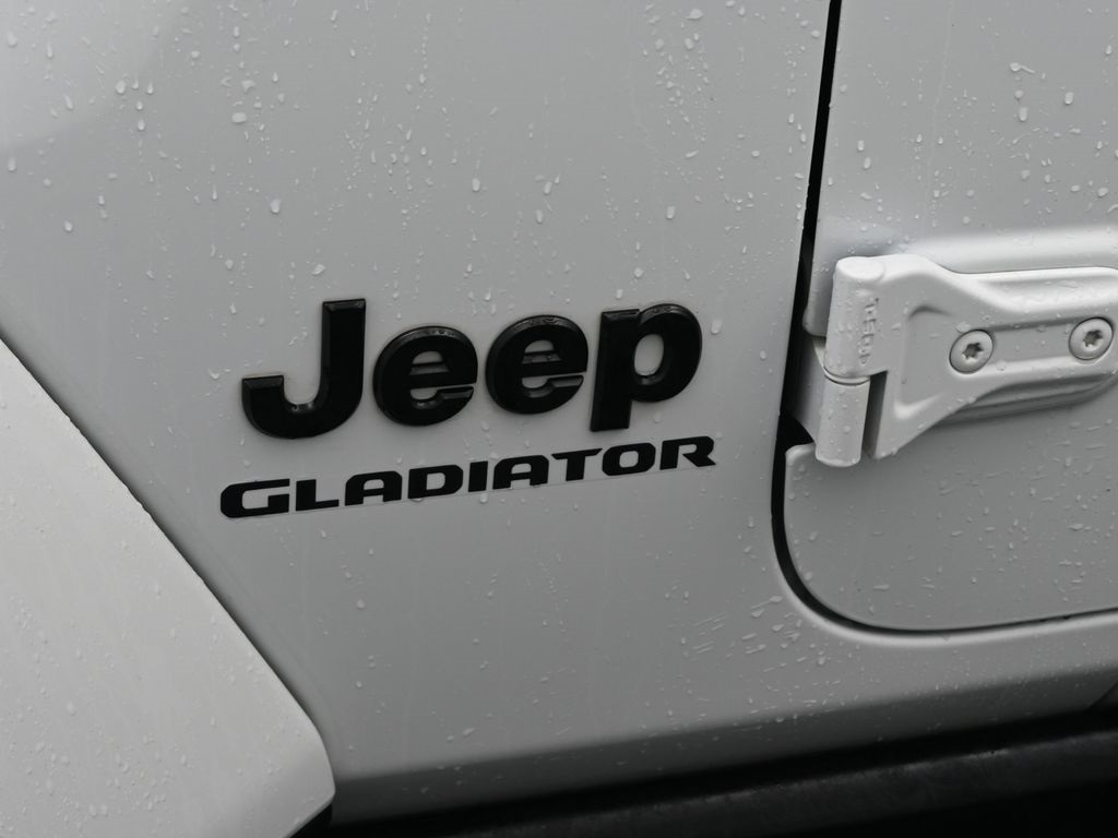 2021 Jeep Gladiator Willys photo 18