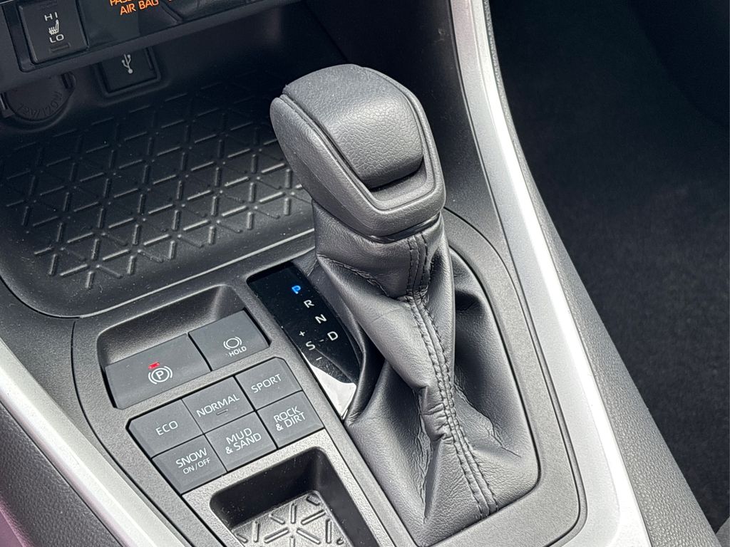 2022 Toyota RAV4 XLE photo 30