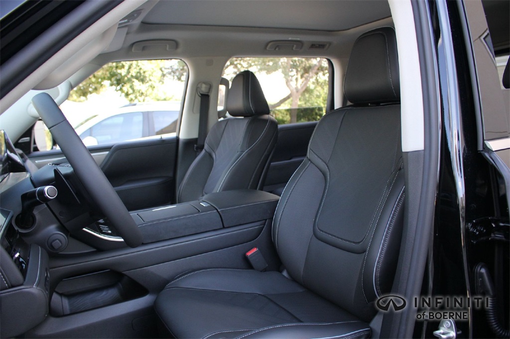 2026 Infiniti QX80 Luxe photo 6