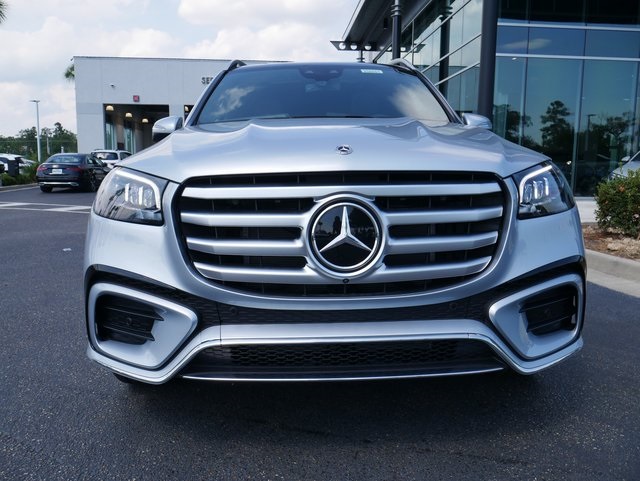 2025 Mercedes Benz GLS 450 4MATIC photo 2