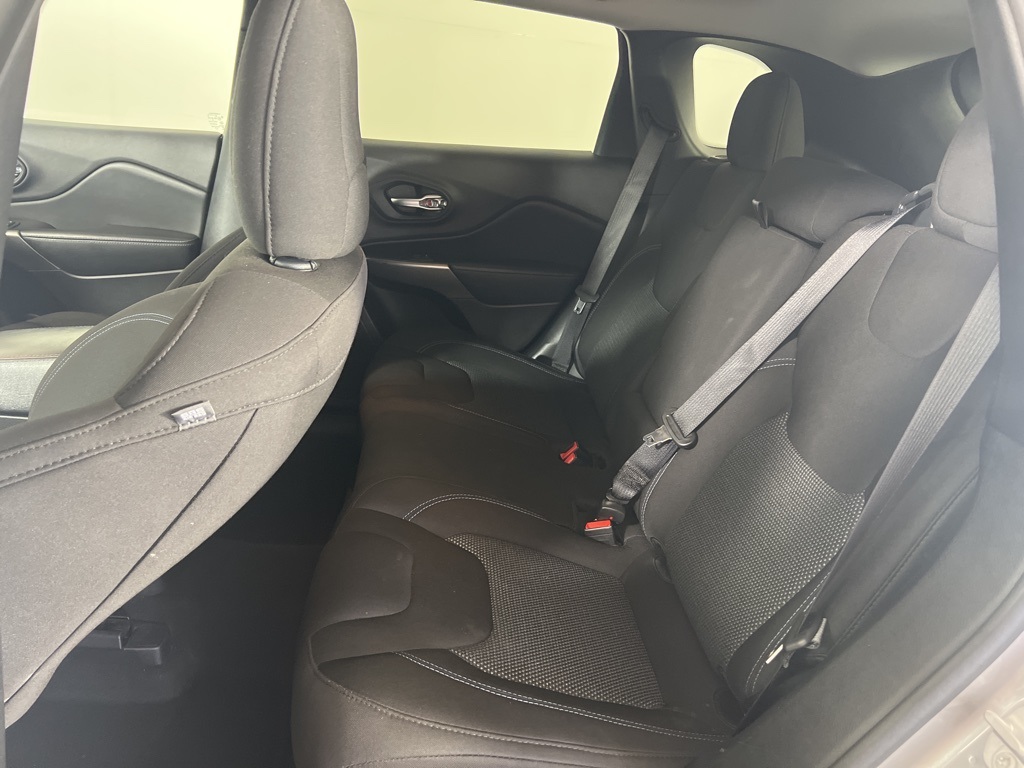 2019 Jeep Cherokee Latitude photo 16