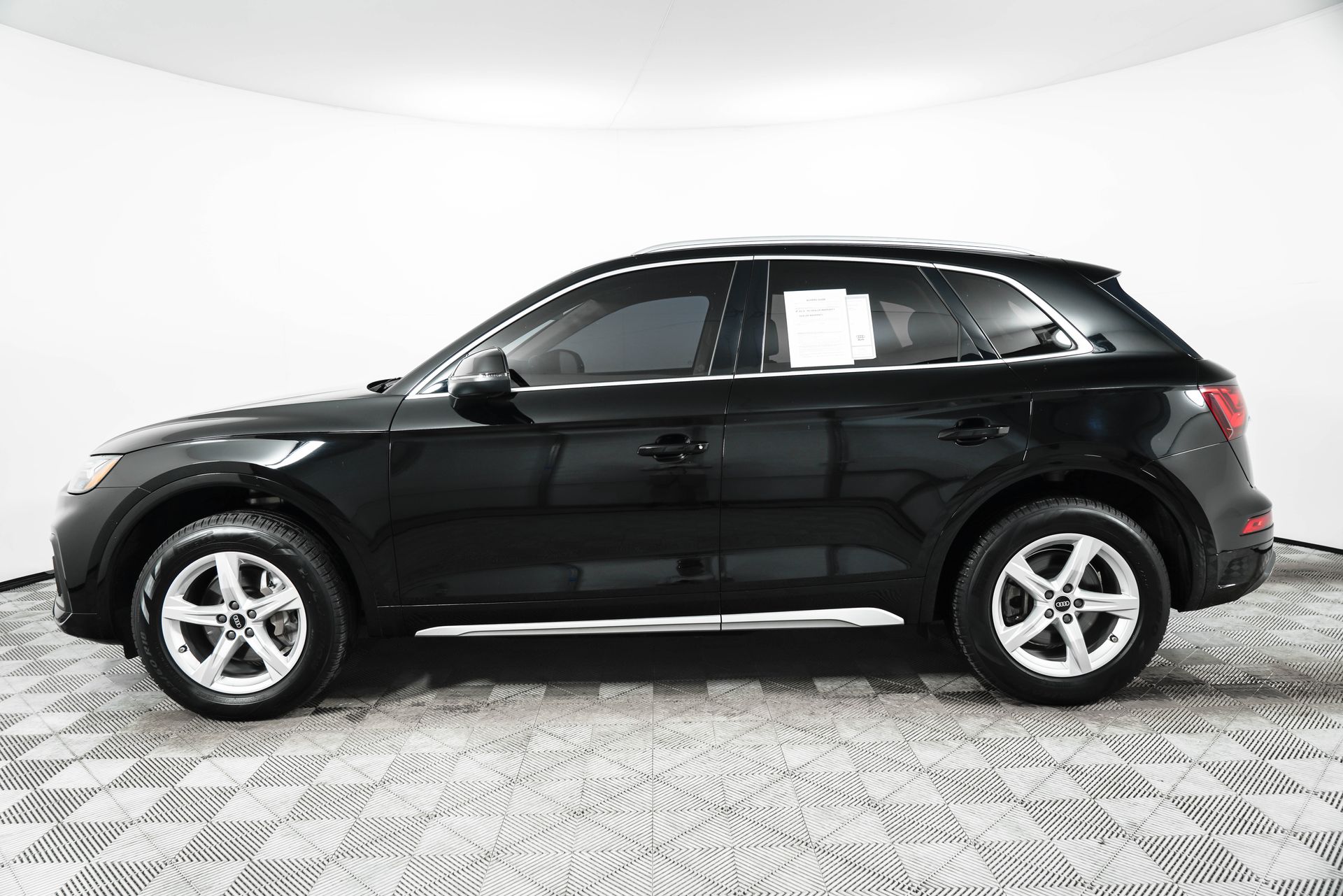2021 Audi Q5 45 Premium photo 2