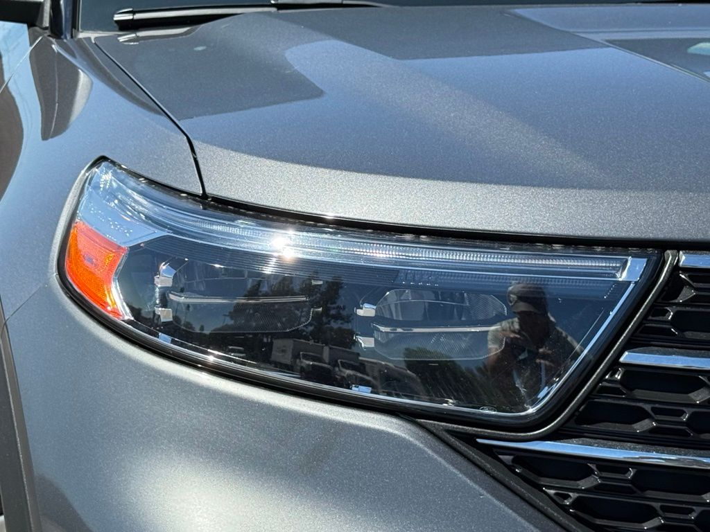2023 Ford Explorer XLT photo 3